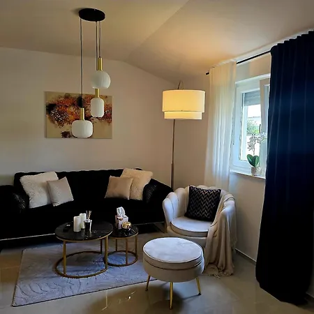 Mary Deluxe Apartman *